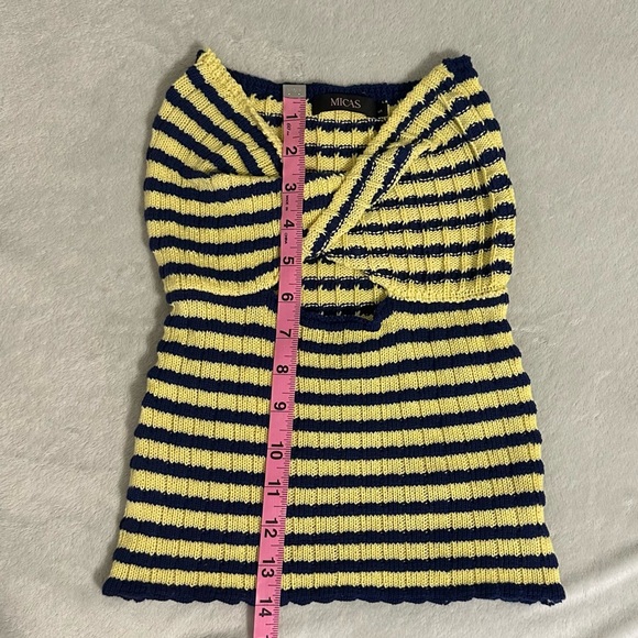 Perfect summer vacation tube top! Stretchy material (can fit a medium). - Picture 4 of 5